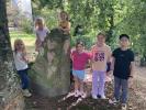 Les enfants créent dans la nature